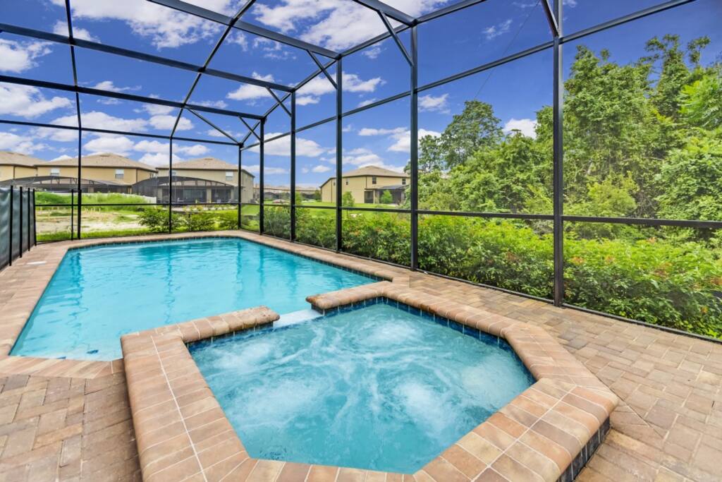 8889QinLoop-Pool-8