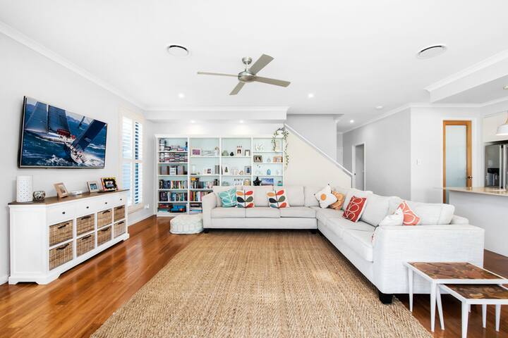 Stunning family home close to glorious beaches gallery image 5