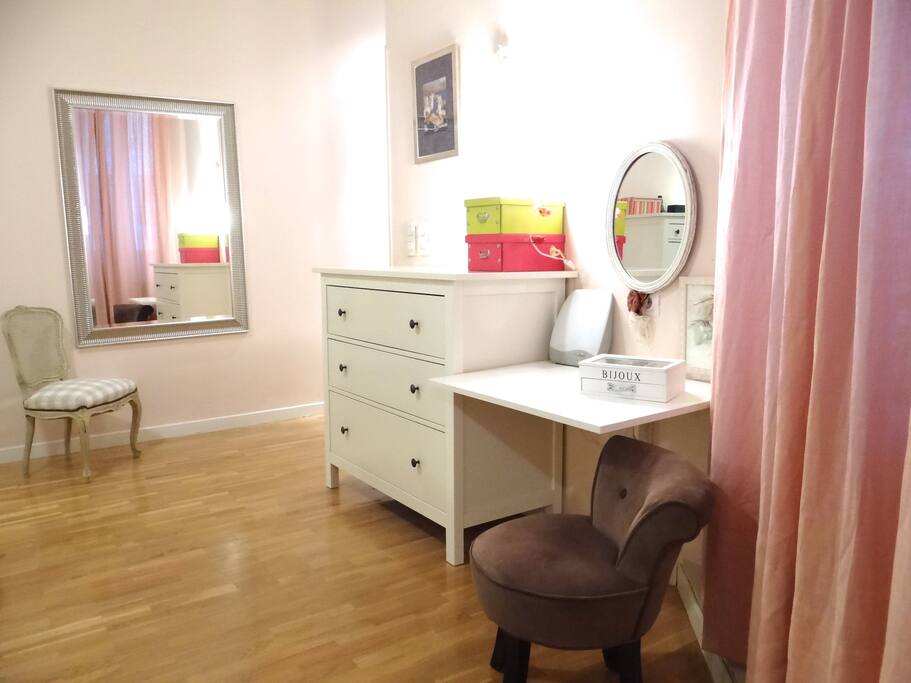 Master bedroom (21 m²) - 1 double bed - Leading to private large bathroom - Opening on 2nd patio