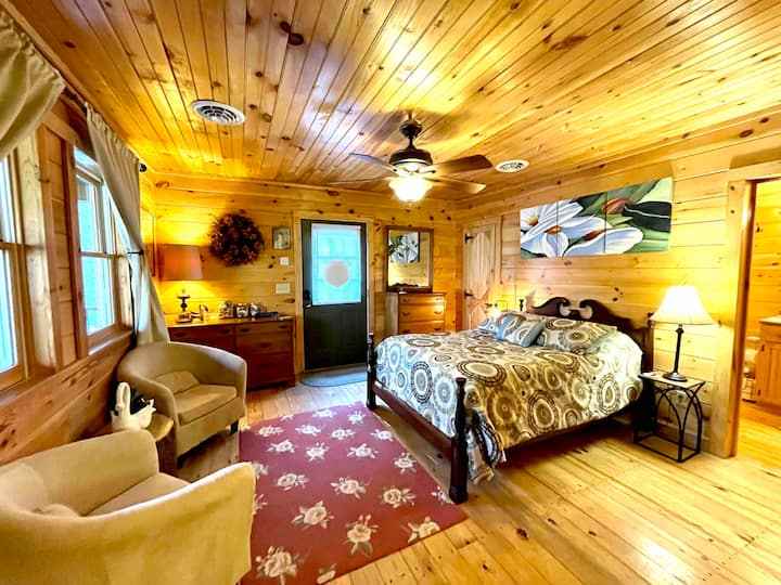 The Nest riverfront spot Garrett Creek Clubhouse Nature lodges for