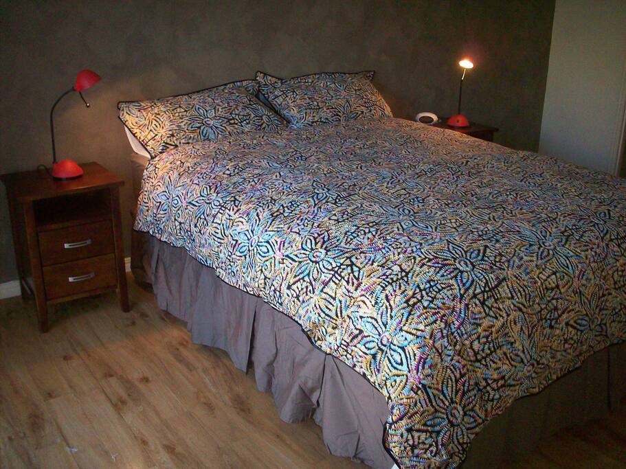 Main bedroom available - airconditioned, ceiling fan, ensuite, walk-in robe, security door, Queen ensemble bed, bedside tables