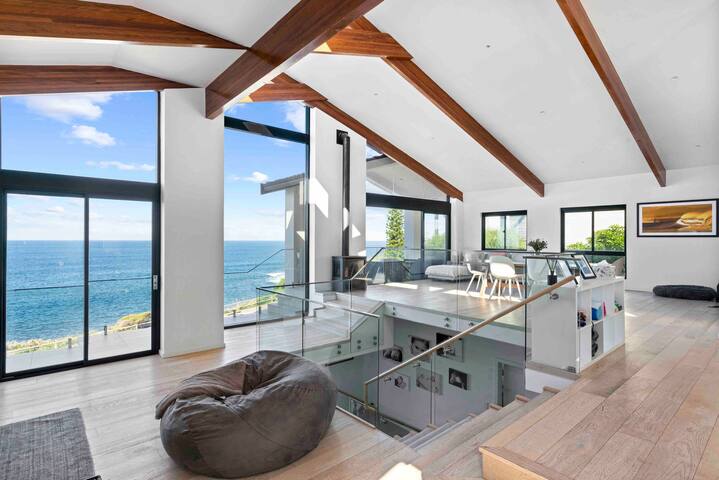 Oceanfront Luxury Property w panoramic ocean views gallery image 5