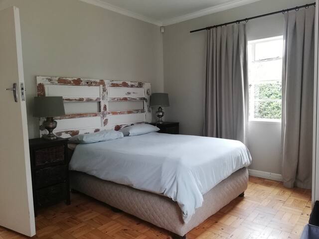 Cottage with Pool, Garden & Off-Street Parking gallery image 2