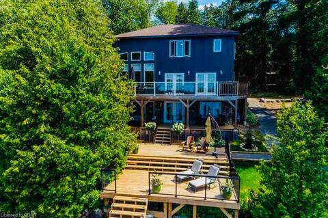 BlueSpruce: luxury log cabin on waters edge