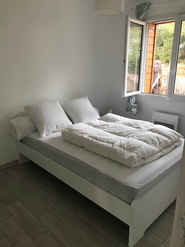 Chambre 3 (lit 140/200)