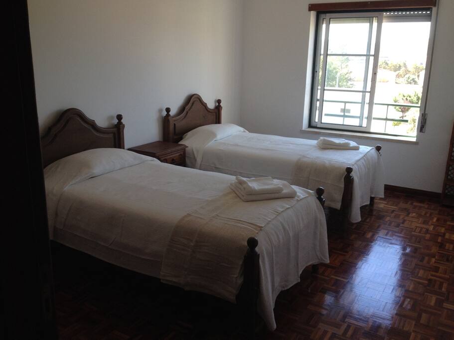 Quarto duplo com casa de banho privativa