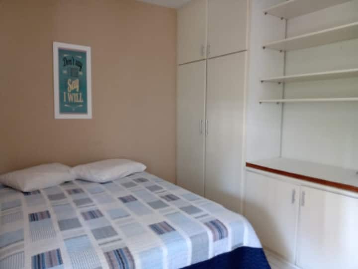 Dhoma e gjumit 3 - Krevat shtëpie, dollap