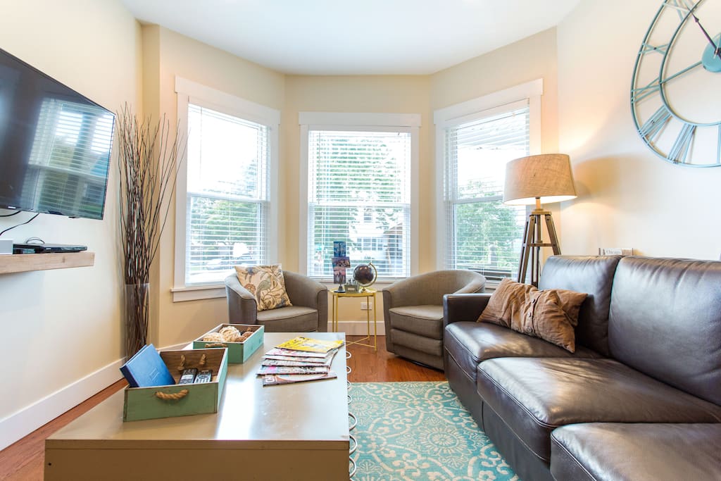 Relax in a Newly Remodeled Apartment in Irving Park  