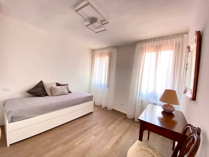 Chumba kilicho na vitanda 2 vya mtu mmoja (kuvuta nje) - Chumba kilicho na kitanda cha mtu mmoja 2