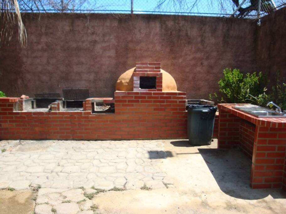 PARRILLERA-HORNO-LAVADERO