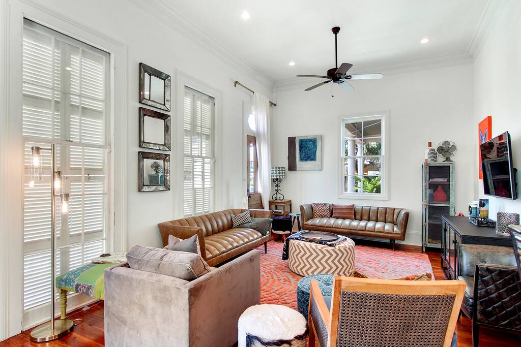 Living room with plenty of seating and a flat screen tv...