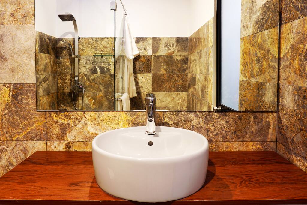 21/28: Phòng tắm # 1