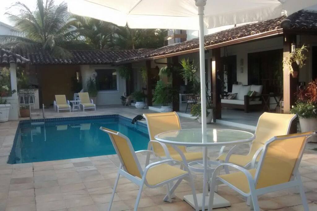 Piscina e área externa