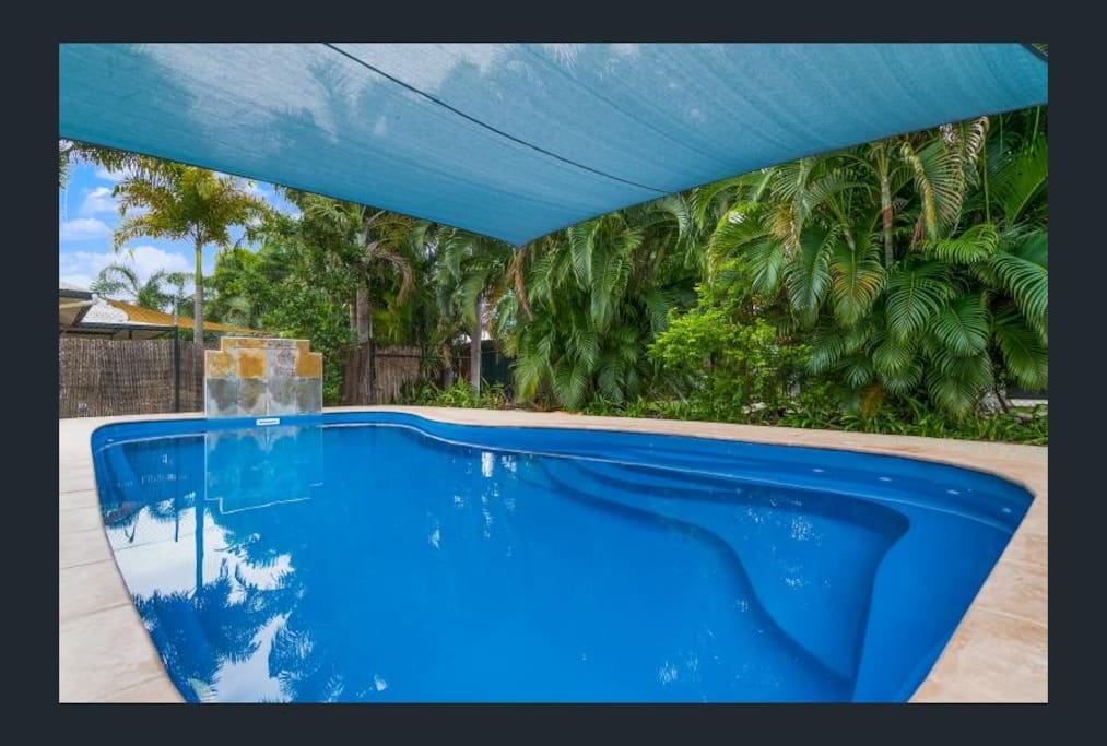 9x5m swimming pool with water feature