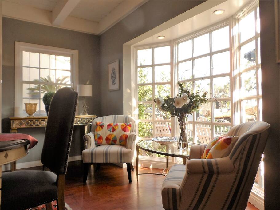 Formal dinning/living room.