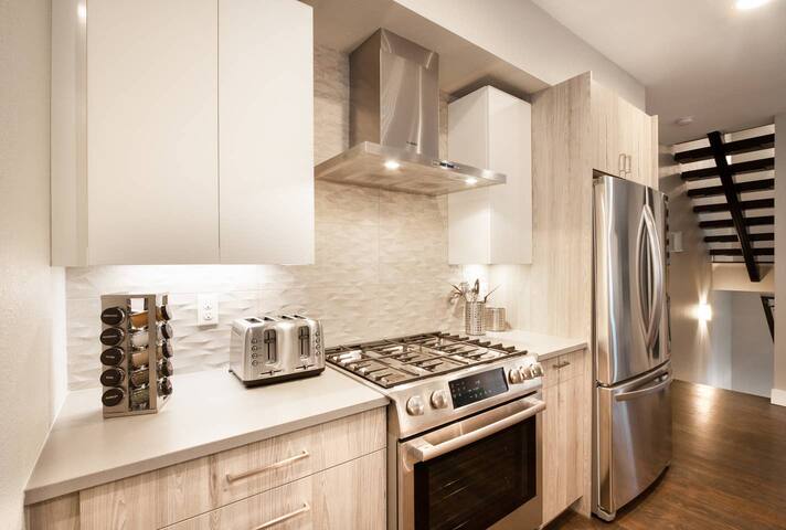 Downtown Wonderland Walk To Convention and Museums gallery image 2