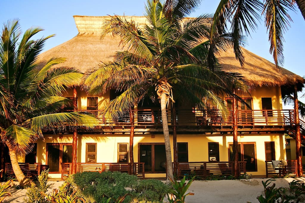 8 private rooms right beachfront