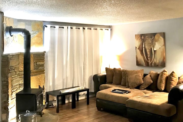 Majestic Mammoth Chalet | Epic Location! | Jacuzzi