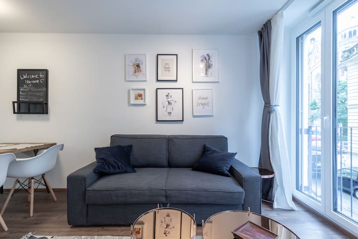 Luxury – 2-bedroom apartment in Munich city center gallery image 4