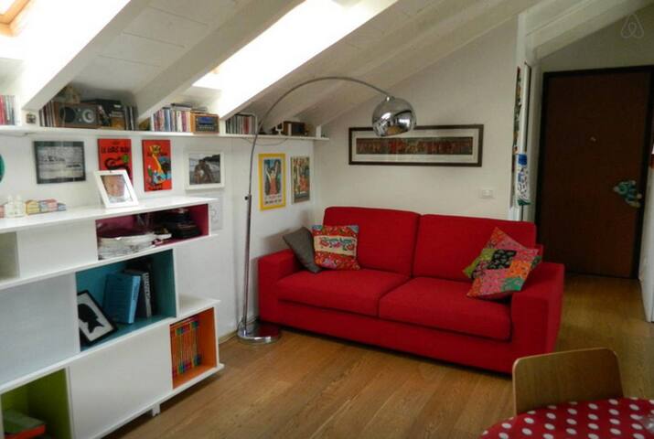 Wonderful apartment Garibaldi Isola with terrace gallery image 2