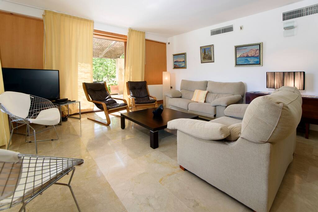The Living / Dining Room