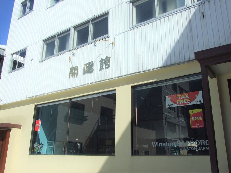 1F 店舗外観。