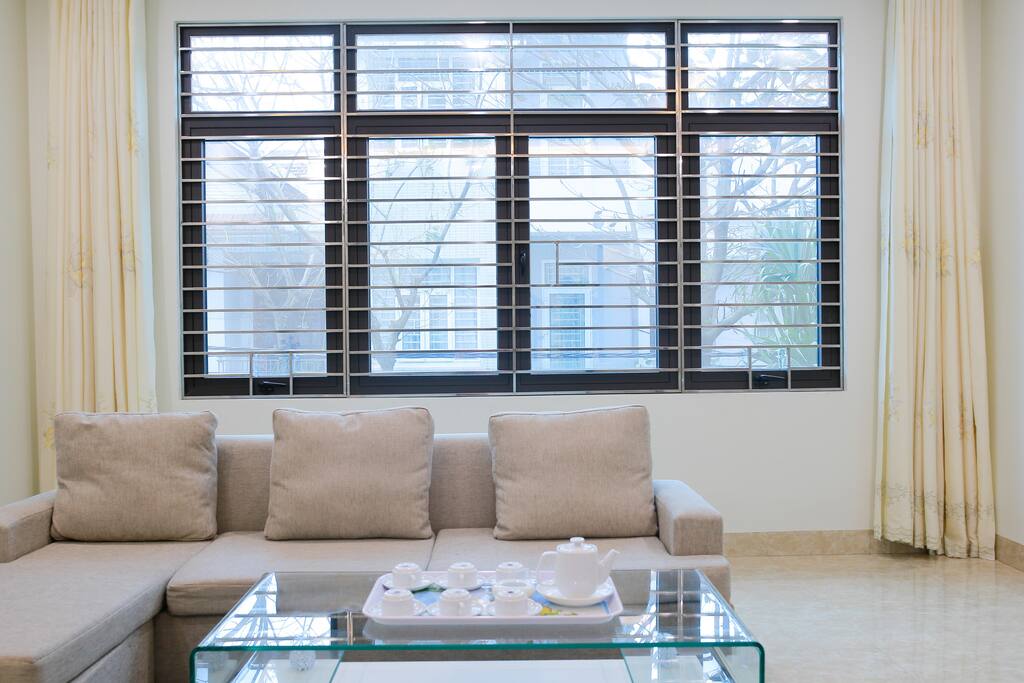 Phòng khách nhẹ nhàng thư giãn với TV Wifi