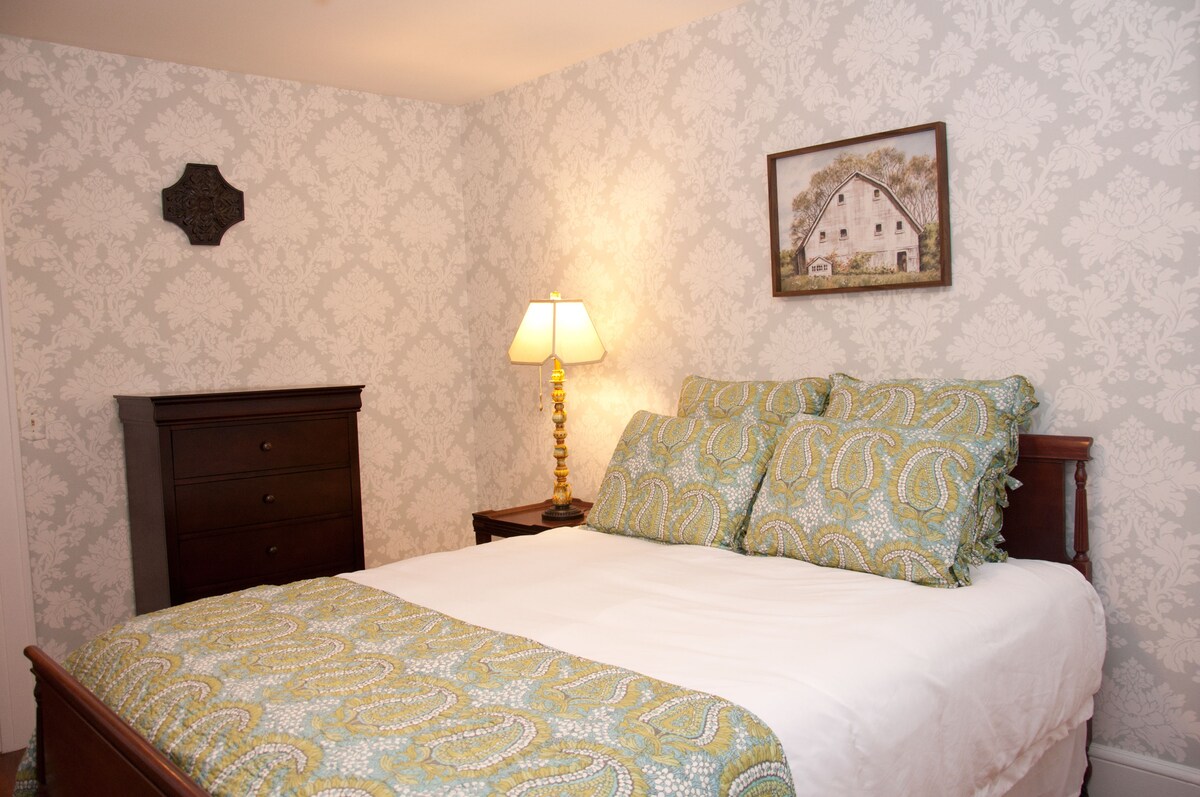 Rear Bedroom 1 - Features a queen size bed, located upstairs. Closet and chest with plenty of room to keep your clothes during your stay. This bedroom has a ceiling fan.