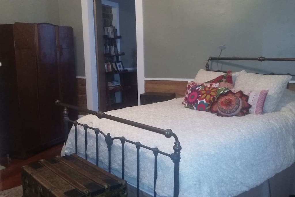 Master bedroom view2