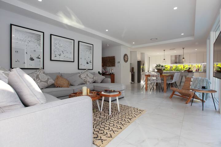 “The Bach Noosa Family Retreat” gallery image 5