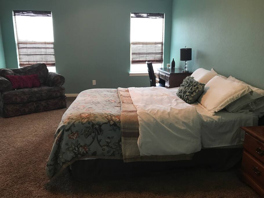Spacious tranquil bedroom
