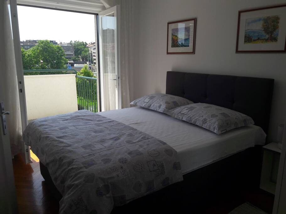 New king sized bed