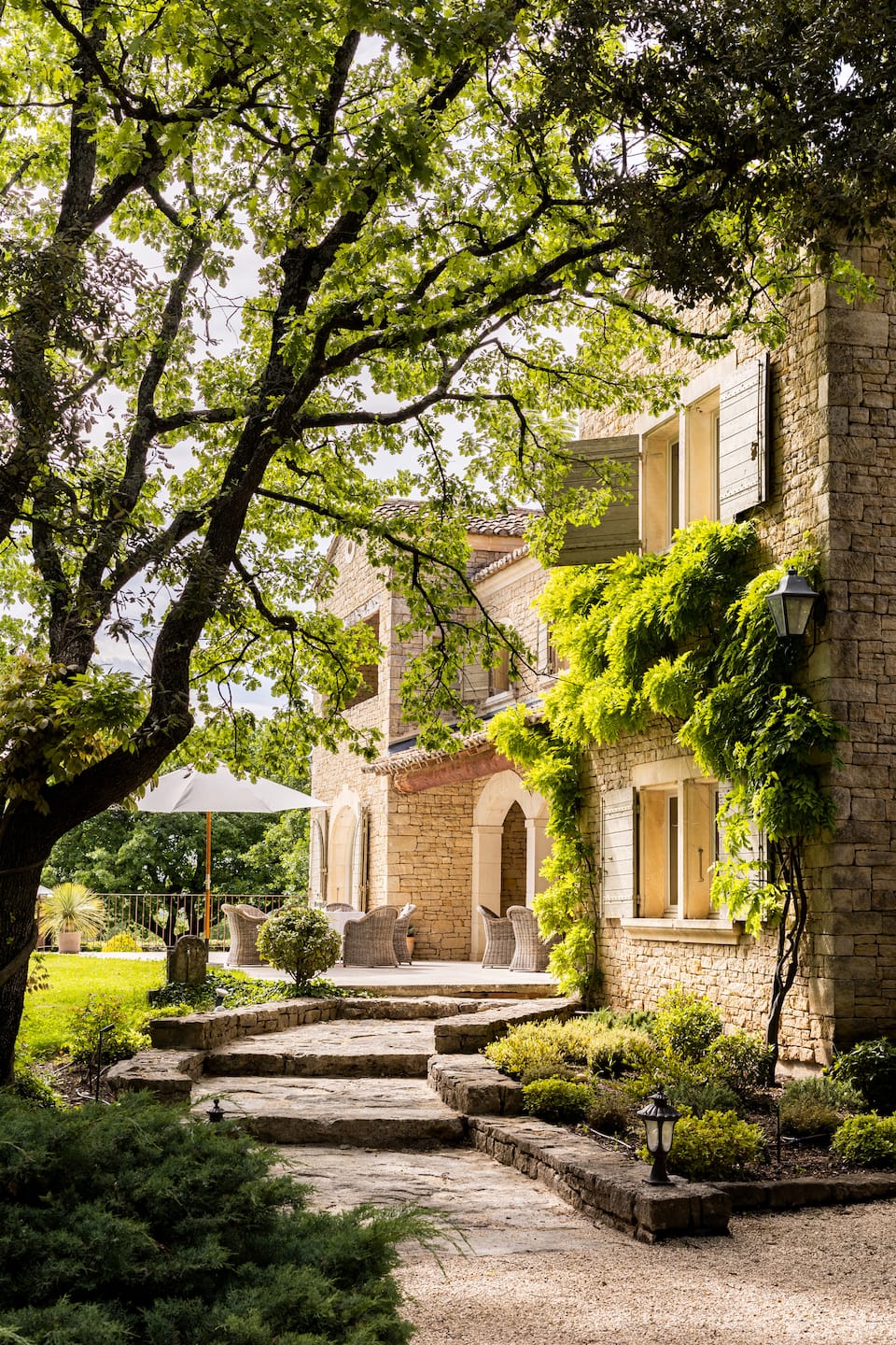 Villa Les Capitaines, below Gordes, Gordes, Provence, France, photo 4 of 10