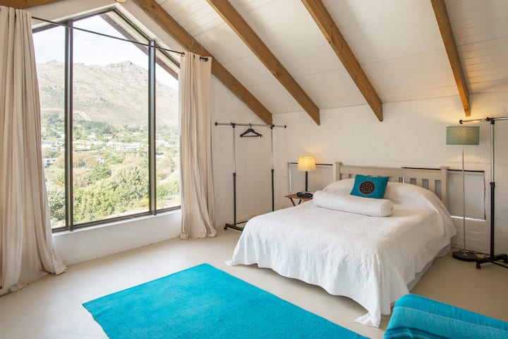 Одделен влез