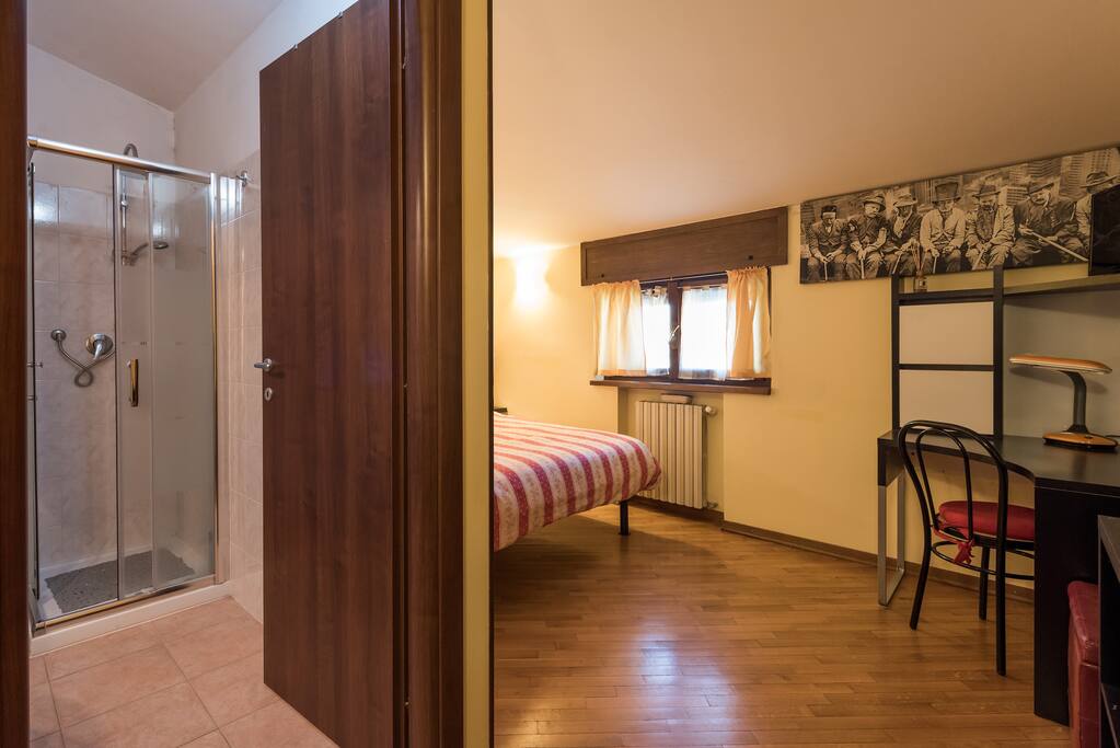 Double room with private bathroom