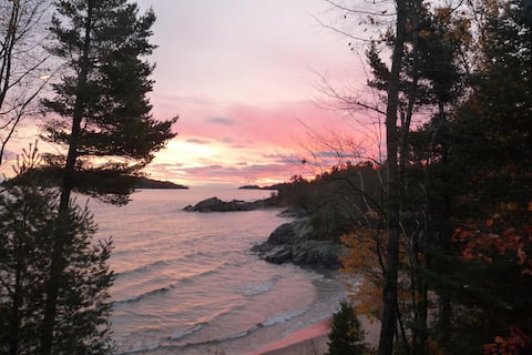 Random Point Tree House: Home