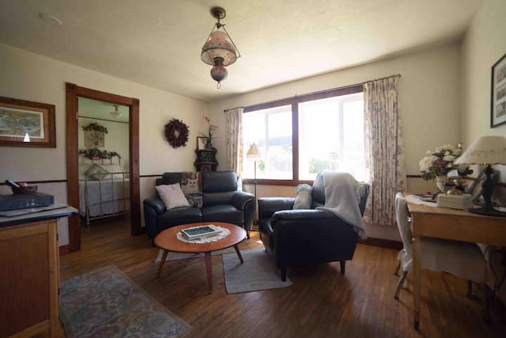 Victorian Cottage, Two Bedroom Cottage - Oregon