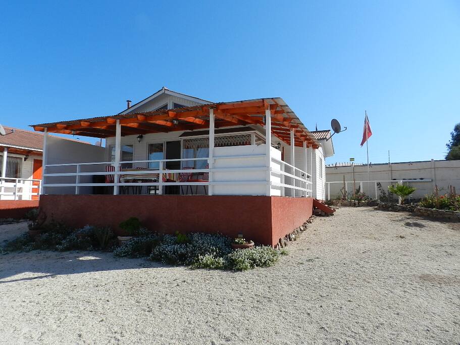 vue maison donnant sur la piscine