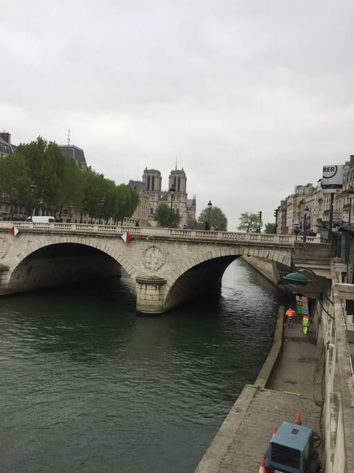 Notre-Dame (2min à pied)