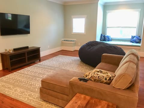 Popular Airbnb listing: Spacious 1 BR Apartment (walk to stadium & town) in Clemson