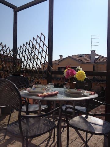 TINTORETTO 1 CON TERRAZZA IN LEGNO SOPRA IL TETTO