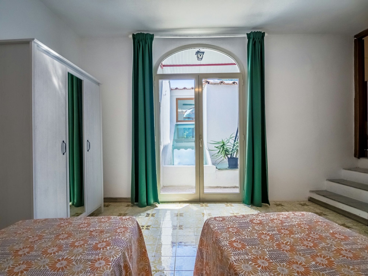 Tercera habitación con pequeño patio. 