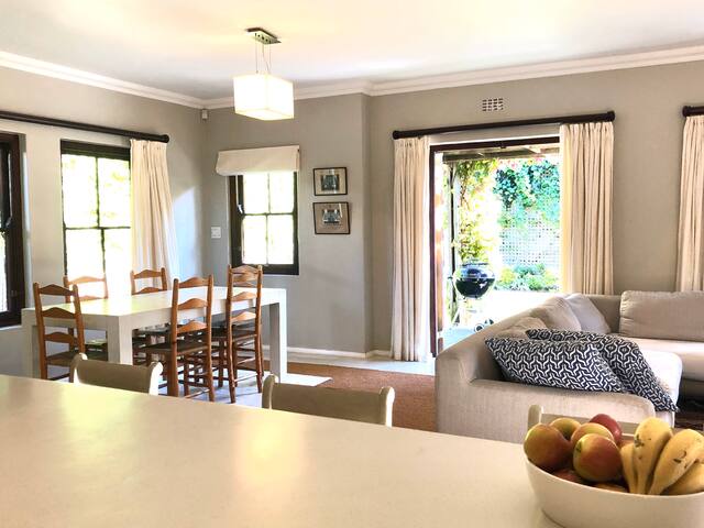 Berry Cottage by Cape Valley Stays gallery image 4