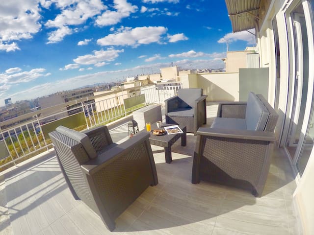 Deluxe, Cozy apt - 15' walk to Acropolis Athens.