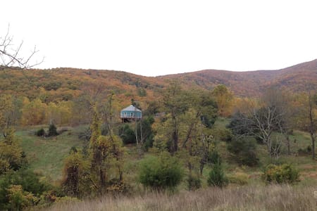 Luxe Yurt w/Hot Tub in the Heart of the Blue Ridge
