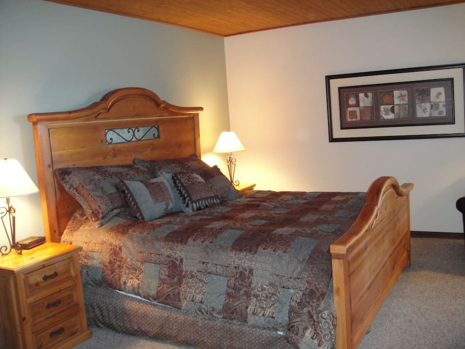Master Bedroom - King size bed with ensuite bathroom