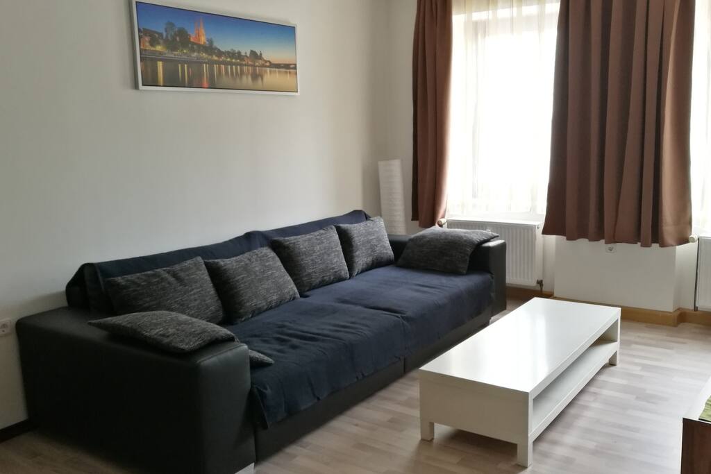 Wohnzimmer mit Schlafsofa