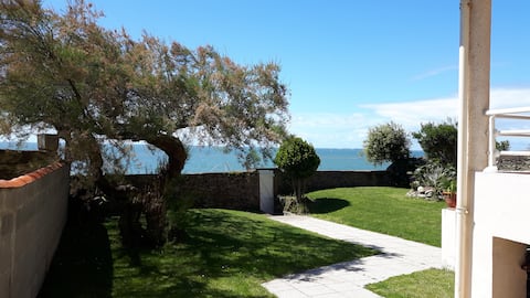 Top performing Airbnb: House with sea view, direct beach access. in Pornic