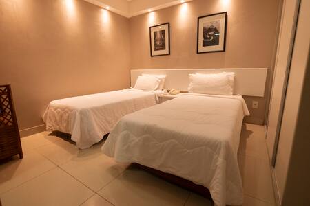 Flat na Ondina c/ serviços e total infra 30m praia