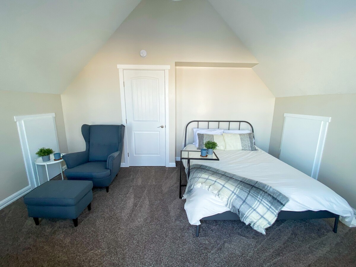 Upstairs Bedroom with Balcony & View